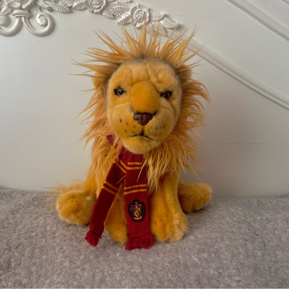 Gryffindor Lion Plush - Picture 4 of 5